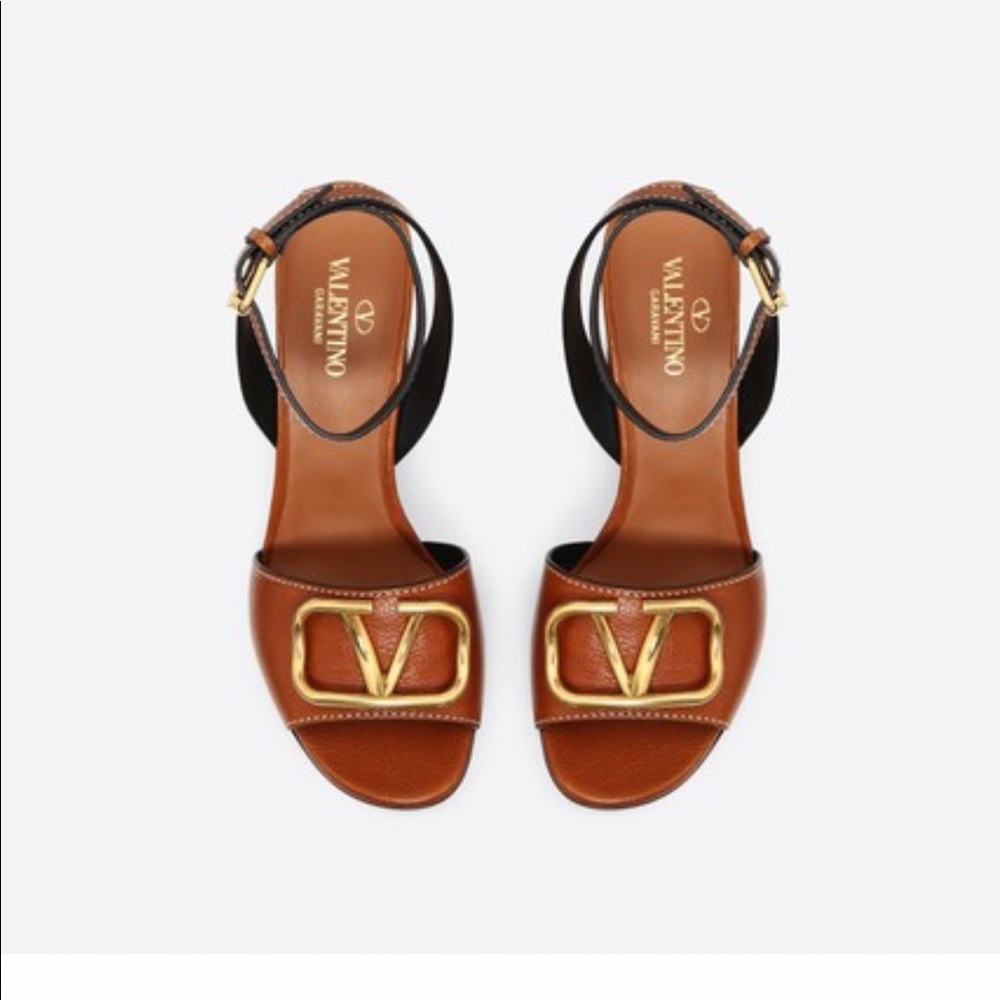 Valentino V logo High heel! Pics of the bottom